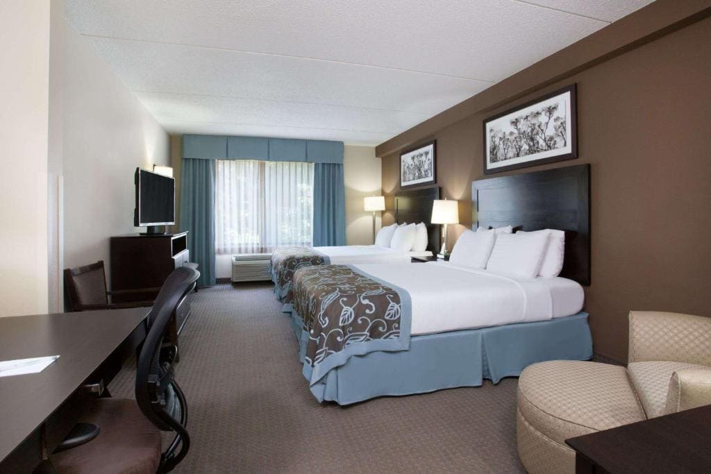 King Room - Disability Access/Non-Smoking room - Image 3