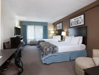Queen Room with Two Queen Beds- Non-Smoking room - Image 1