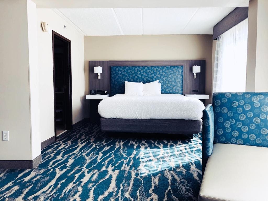 King Suite - Non-Smoking room - Image 1