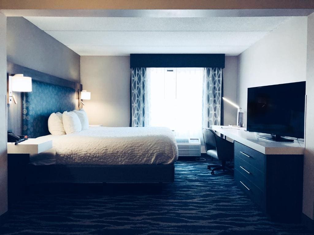 Standard King Room - Non-Smoking room - Image 2