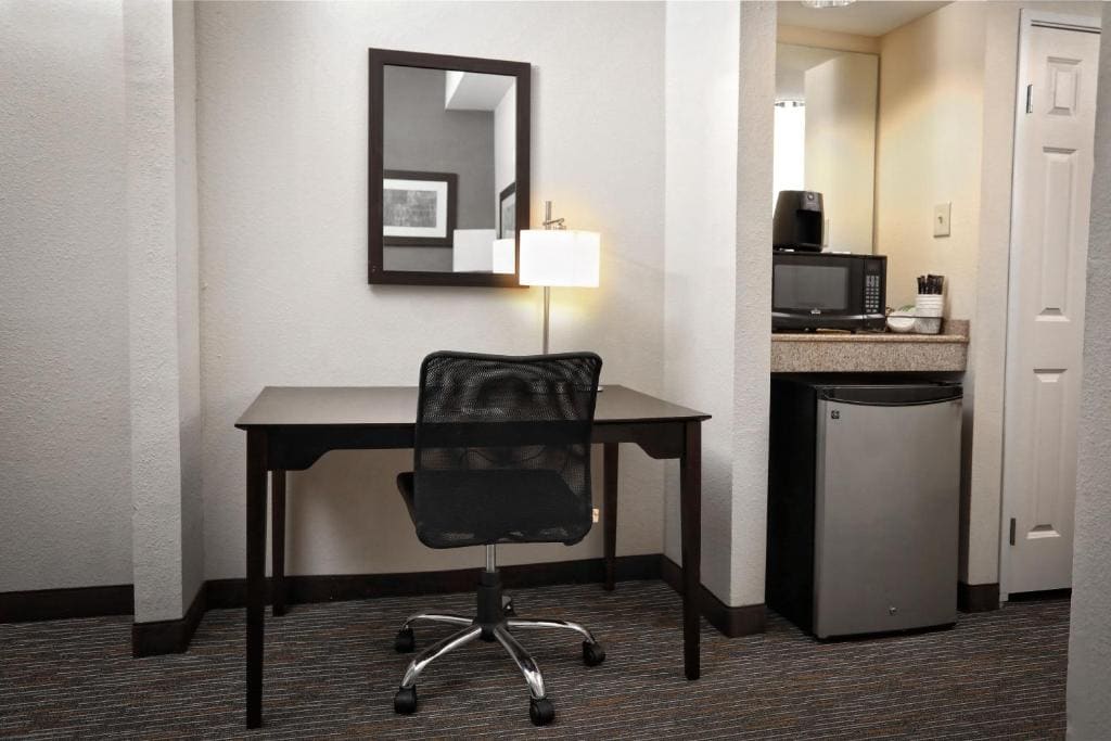 Queen Room - Disability Access/Non-Smoking room - Image 2