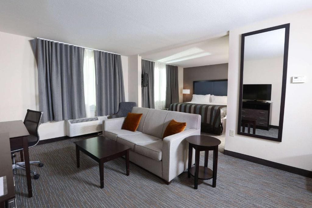 King Studio Suite - Non-Smoking room - Image 2