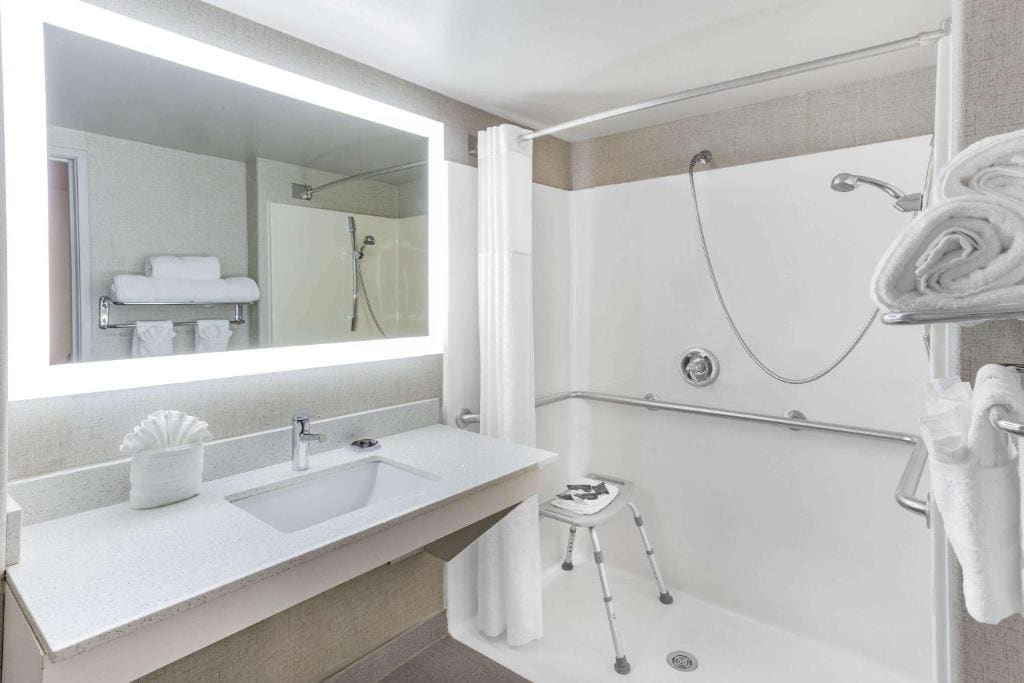 King Room - Disability Access/Non-Smoking room - Image 2