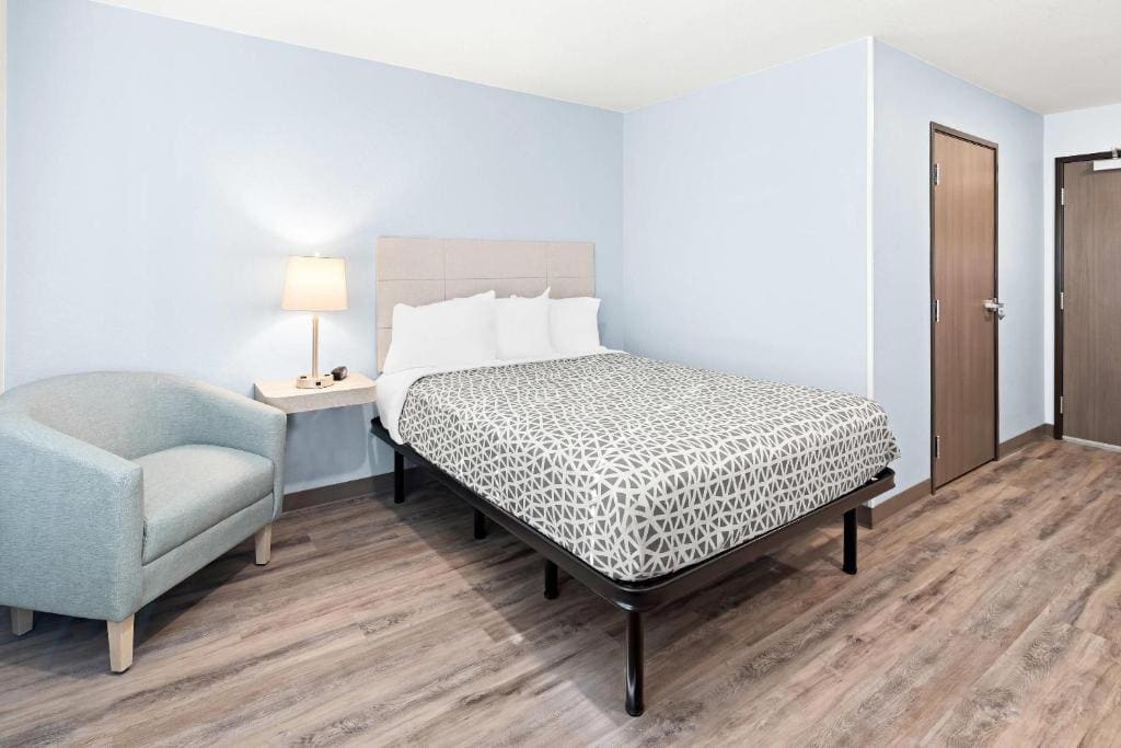 Queen Suite - Disability Access/Non Smoking room - Image 1