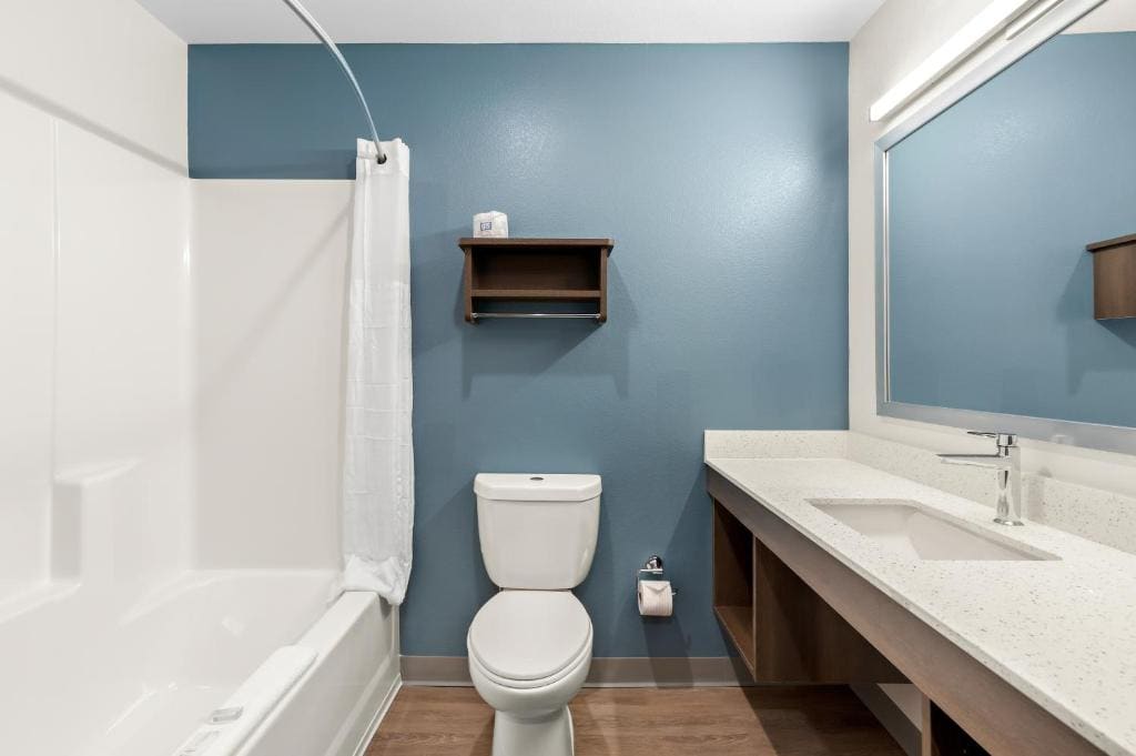 Queen Suite with Two Queen Beds - Non Smoking room - Image 1