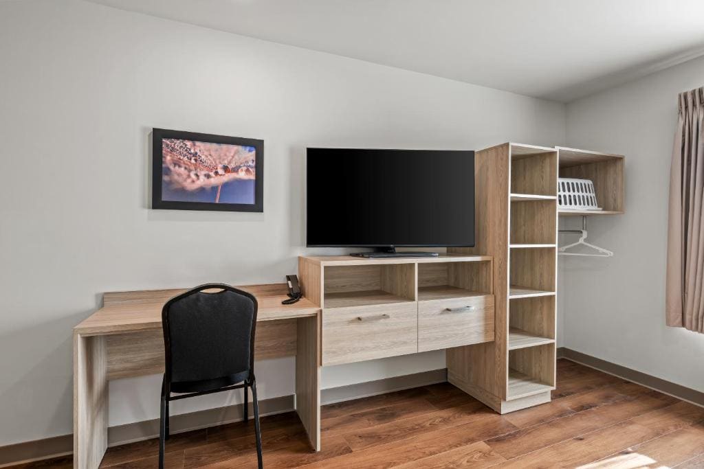 Queen Suite - Non Smoking room - Image 3