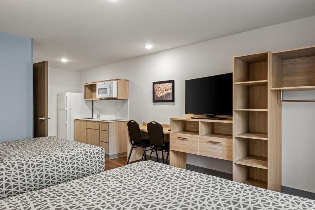 Queen Suite with Two Queen Beds - Non Smoking room - Image 1