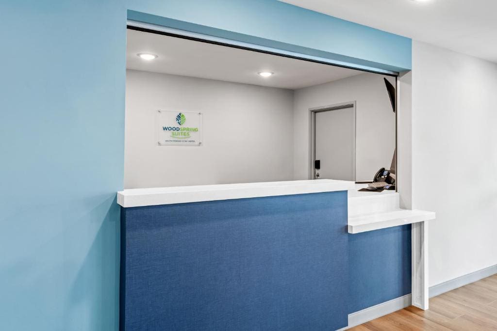Queen Suite with Sofa room - Image 3