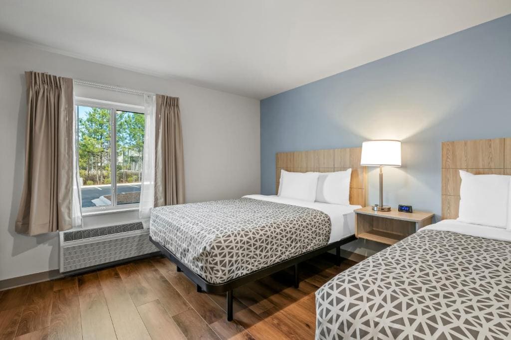 Queen Suite with Two Queen Beds - Non Smoking room - Image 2