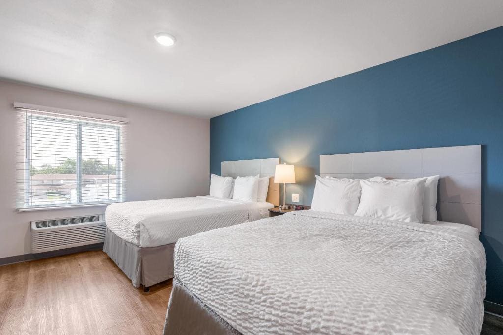 Queen Room with Two Queen Beds - Accessible/Non-Smoking room - Image 2