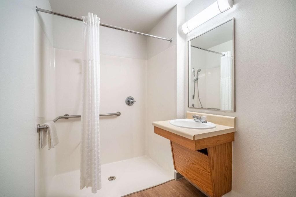 Queen Suite - Accessible room - Image 1