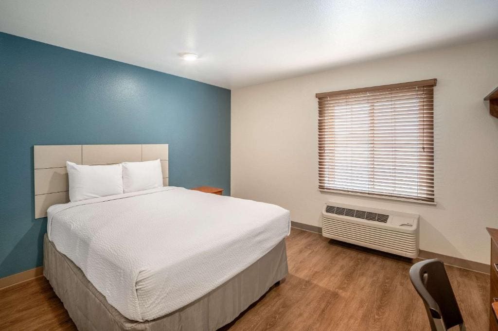 Queen Suite - Non-Smoking room - Image 2