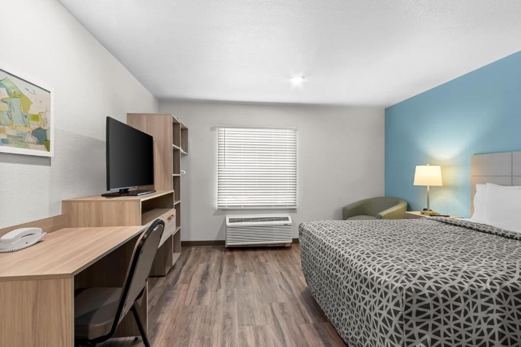 Queen Suite - Non Smoking room - Image 1