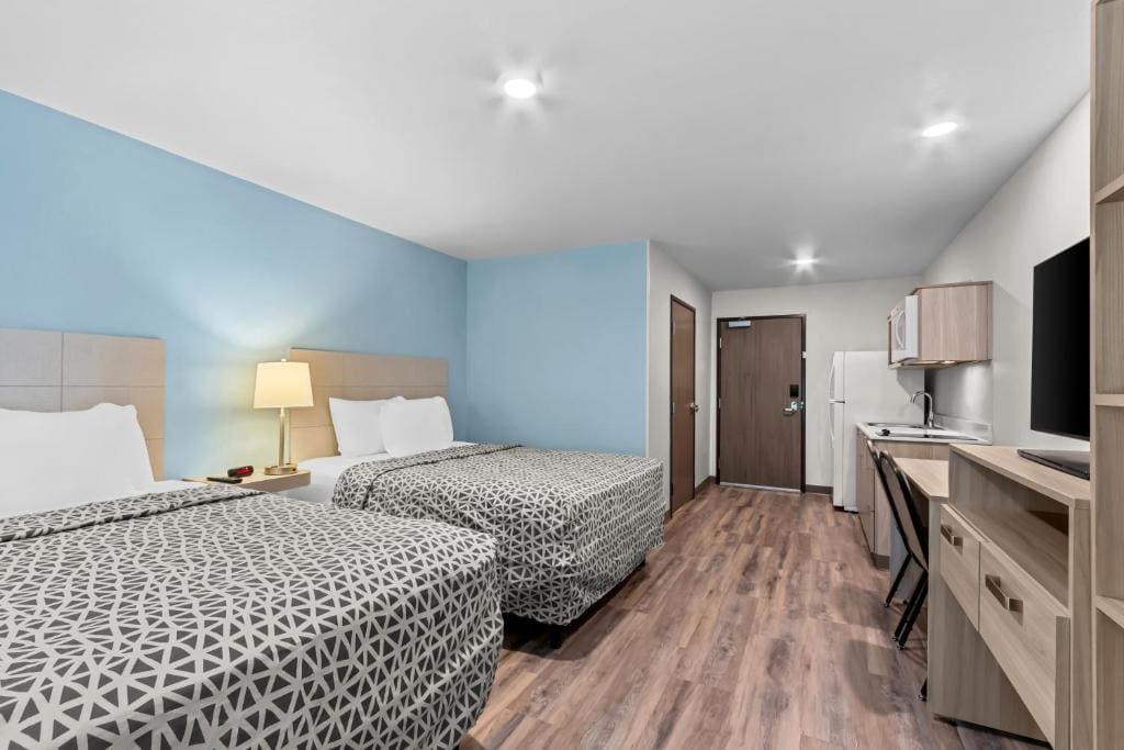 Queen Suite with Two Queen Beds - Non Smoking room - Image 1