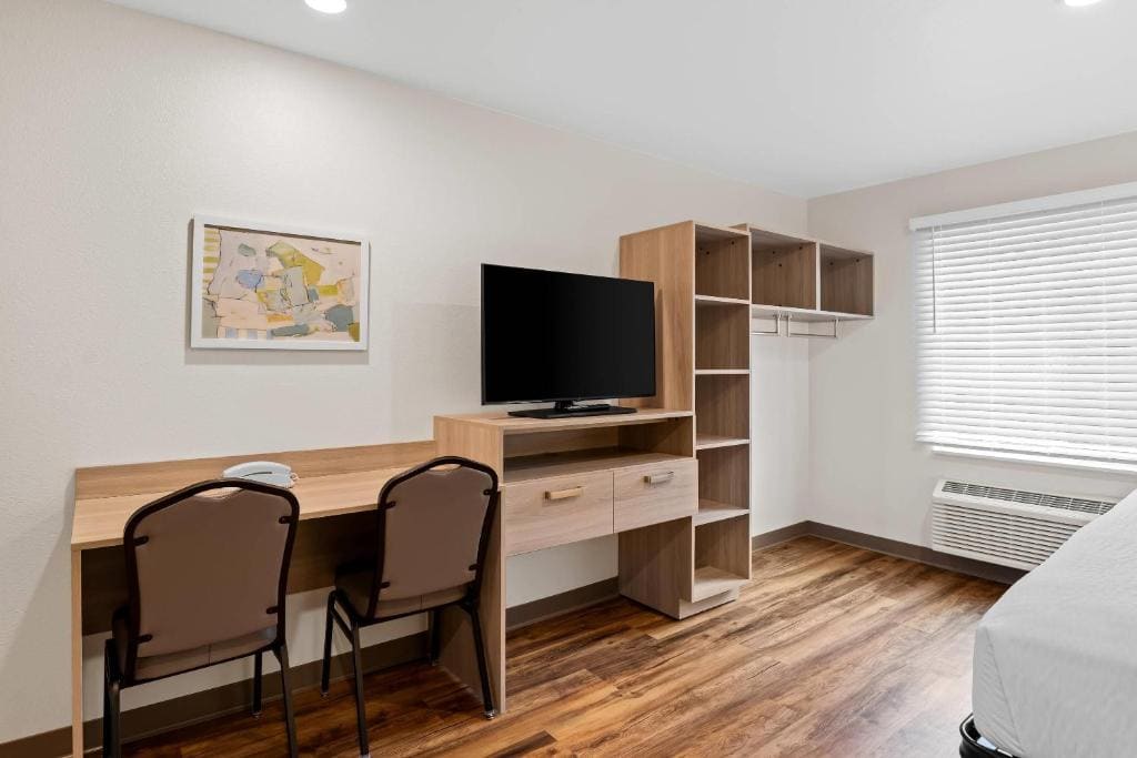 King Suite with Sofa - Non Smoking room - Image 2