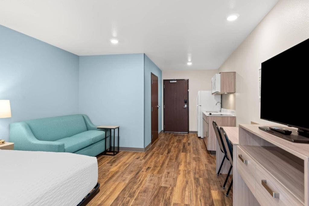 King Suite with Sofa - Non Smoking room - Image 1