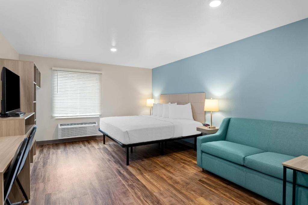 King Suite with Sofa - Non Smoking room - Image 3