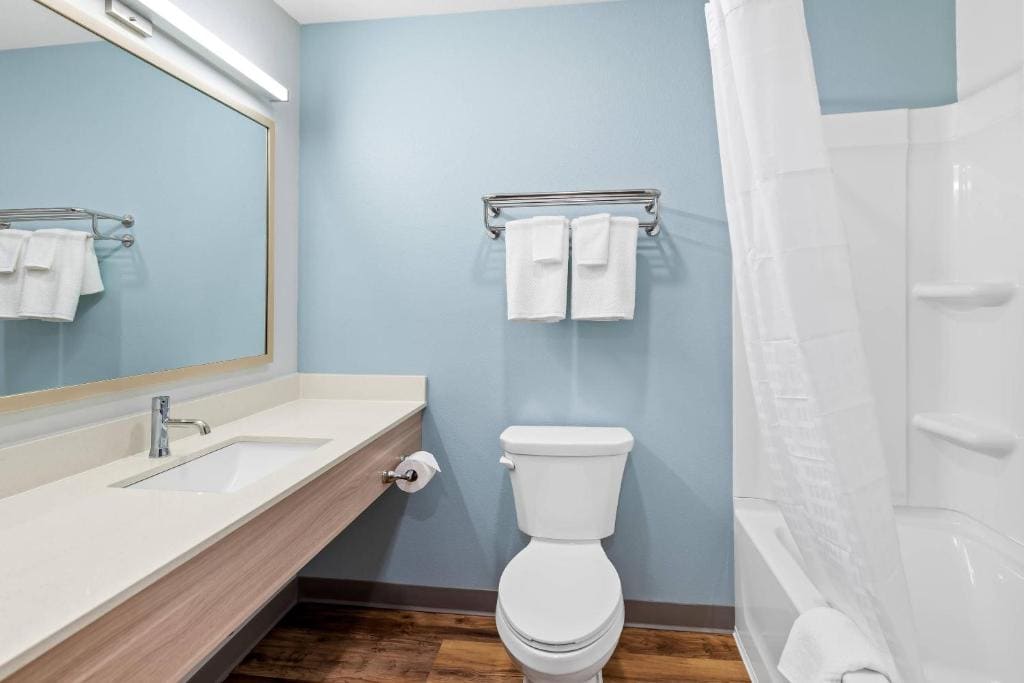 Queen Suite - Non Smoking room - Image 3