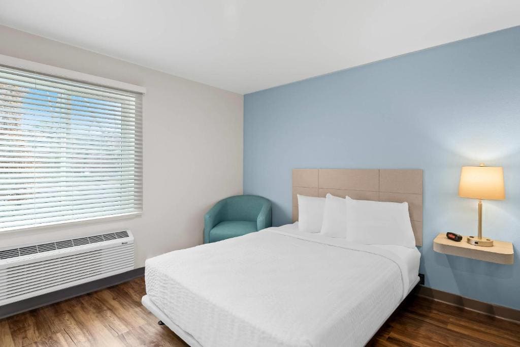 Queen Suite with Tub - Disability Access/Non Smoking room - Image 1