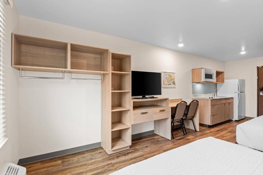 Queen Suite with Two Queen Beds - Non Smoking room - Image 1