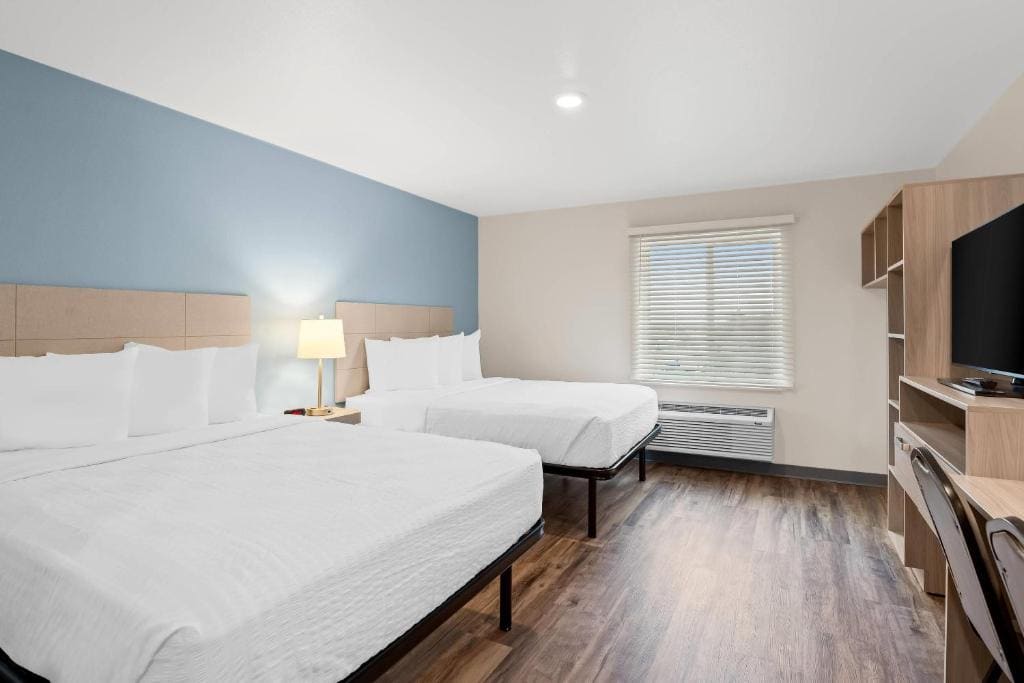 Queen Suite with Two Queen Beds and Tub - Disability Access/Non Smoking room - Image 1