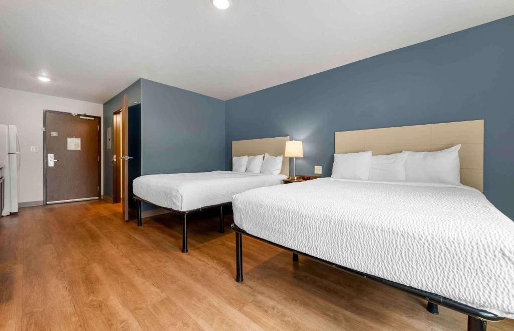 Standard Queen Room with Two Queen Beds - Non-Smoking room - Image 1