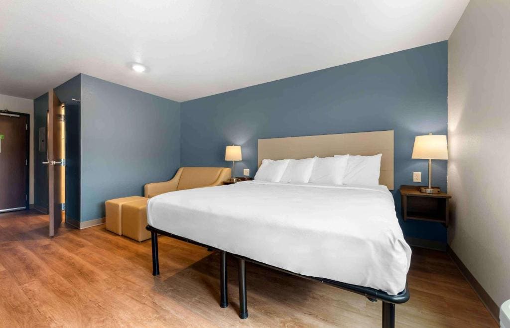 Standard King Room - Non-Smoking room - Image 1