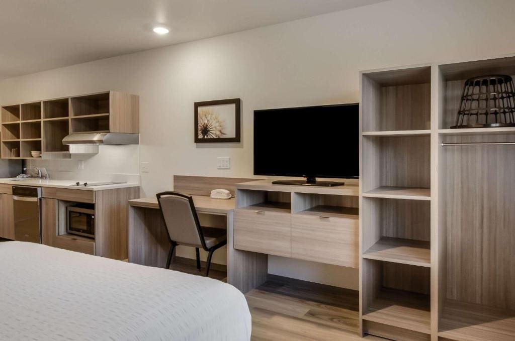 King Room with tub - Accessible/Non-Smoking room - Image 2