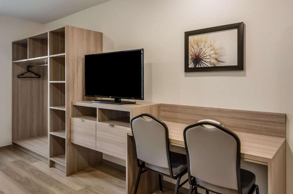 Queen Room with Two Queen Beds and Tub - Accessible/Non-Smoking room - Image 1