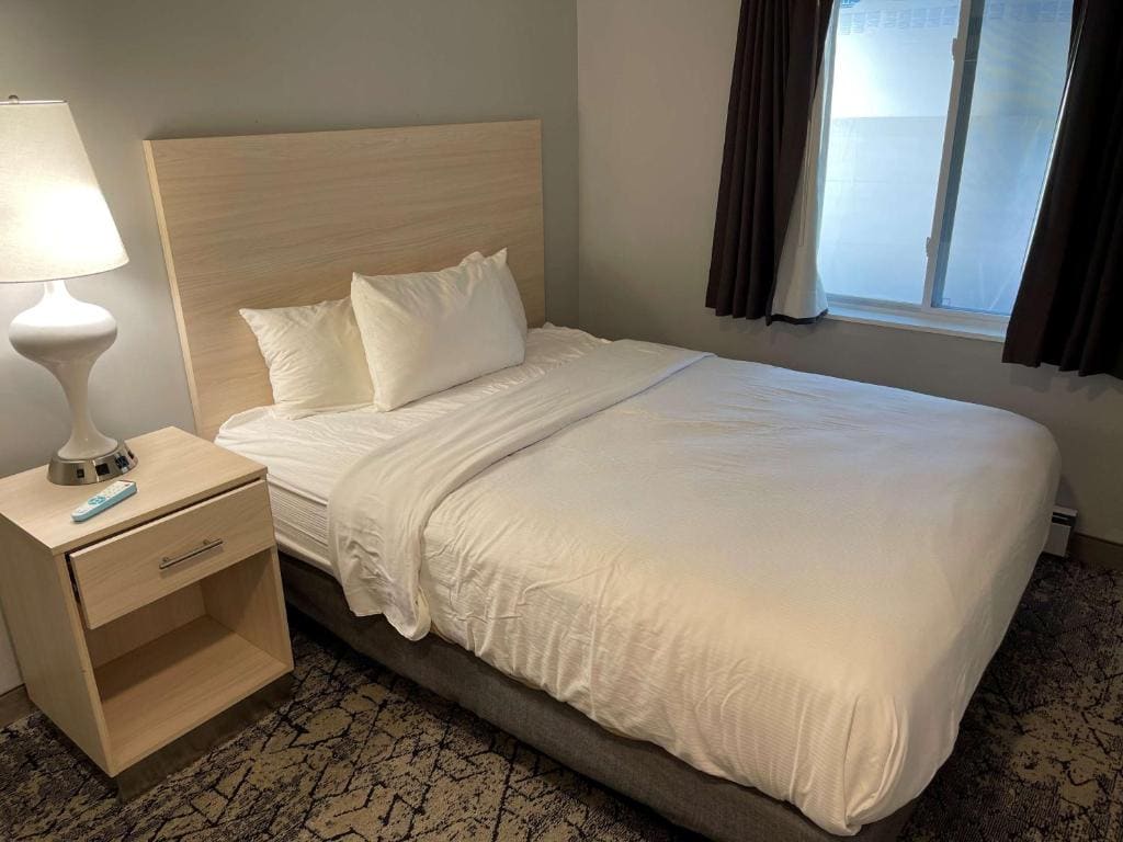 Suite with Three Queen beds room - Image 1
