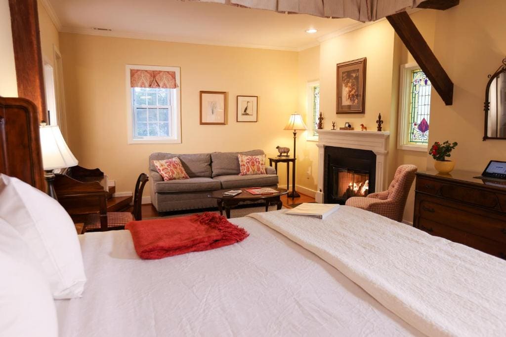 Deluxe Queen Room room - Image 1