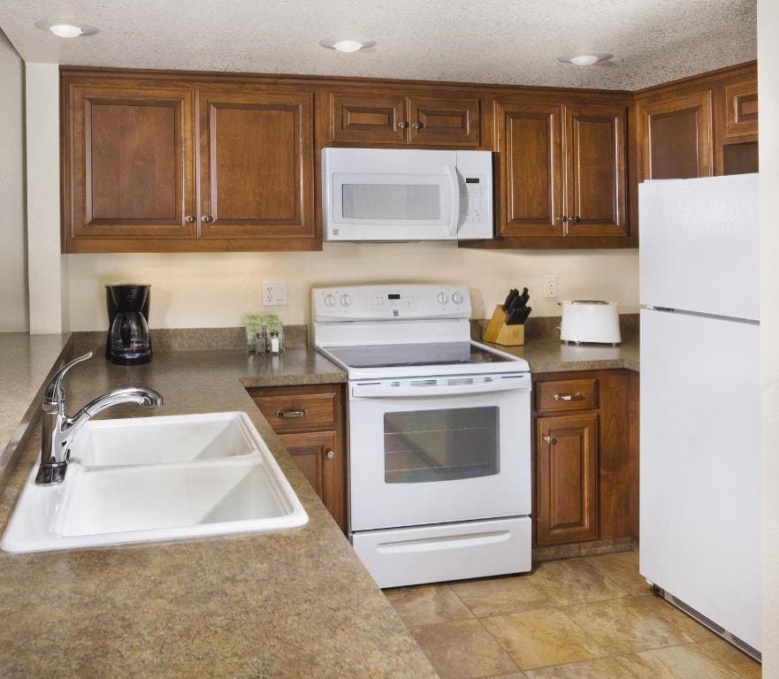 Three-Bedroom Suite room - Image 3