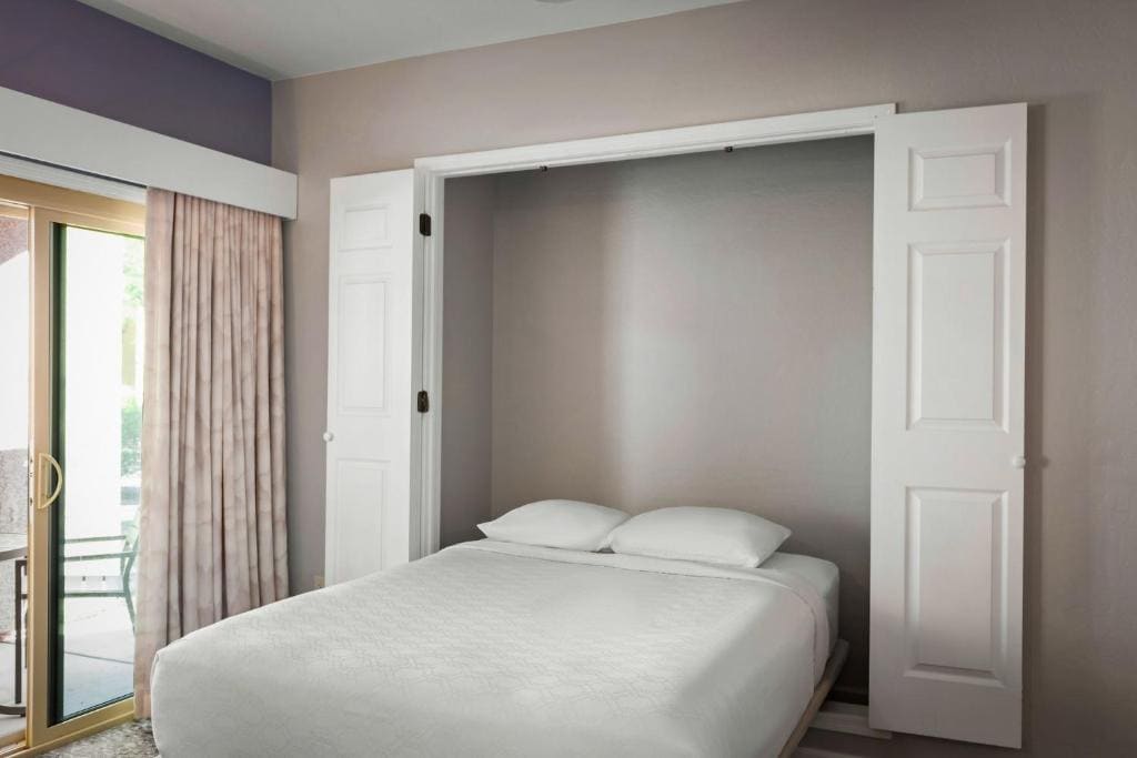 Studio with Murphy Bed (2 Adults) room - Image 3