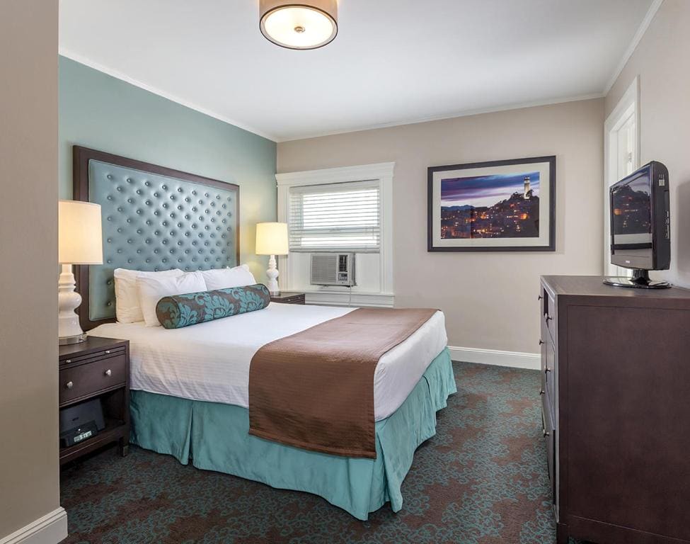 One-Bedroom Suite room - Image 1