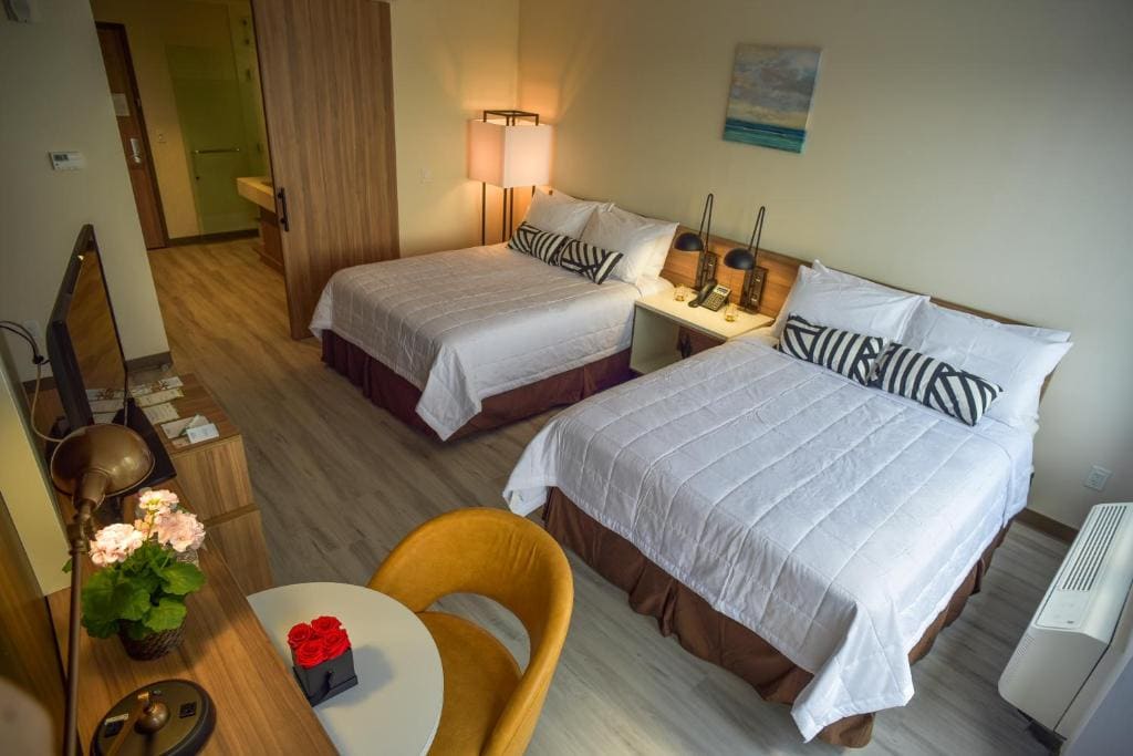 Queen Room with Two Queen Beds - Mobility Access/Non-Smoking room - Image 1