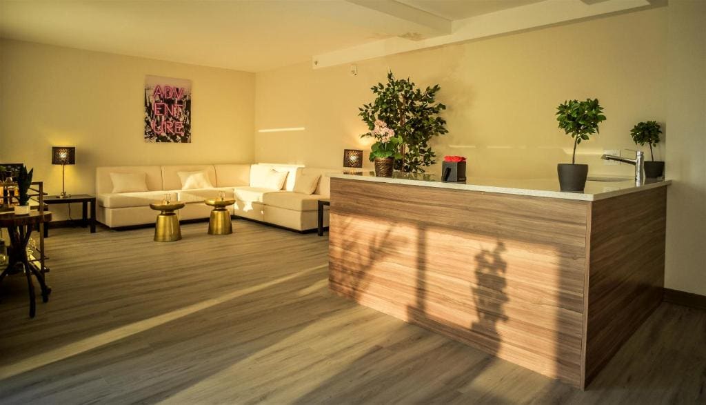 Family King Suite - Mobility Accessible - Non-Smoking room - Image 1