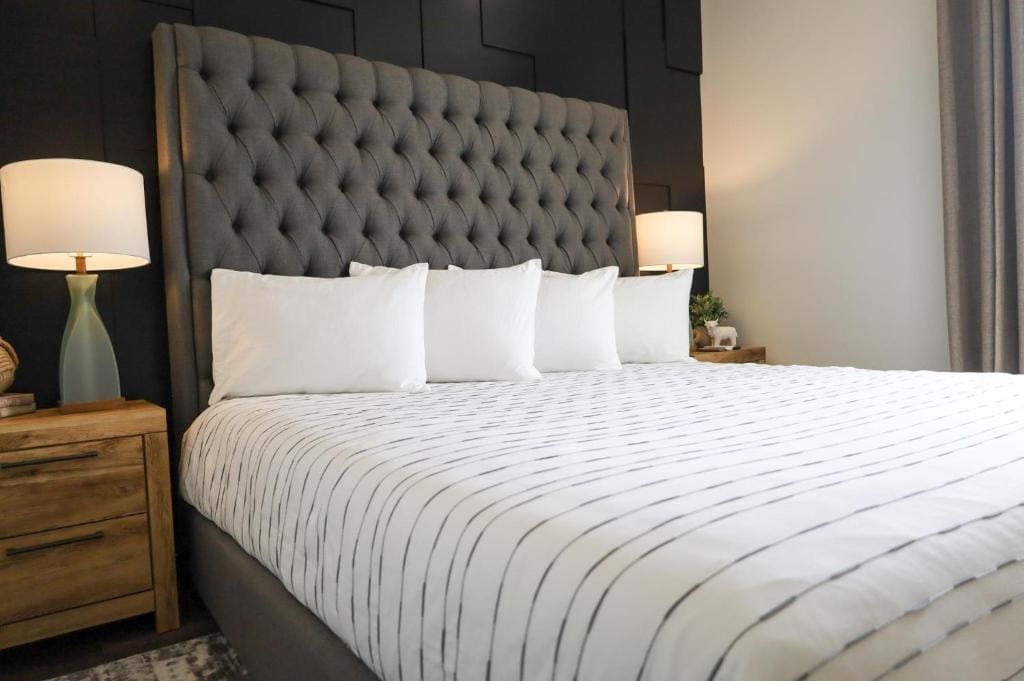 One-Bedroom Cottage room - Image 1