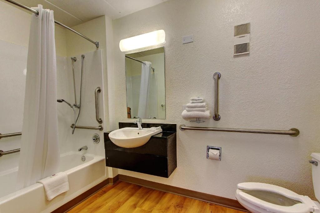 Quadruple Room - Disability Access room - Image 3