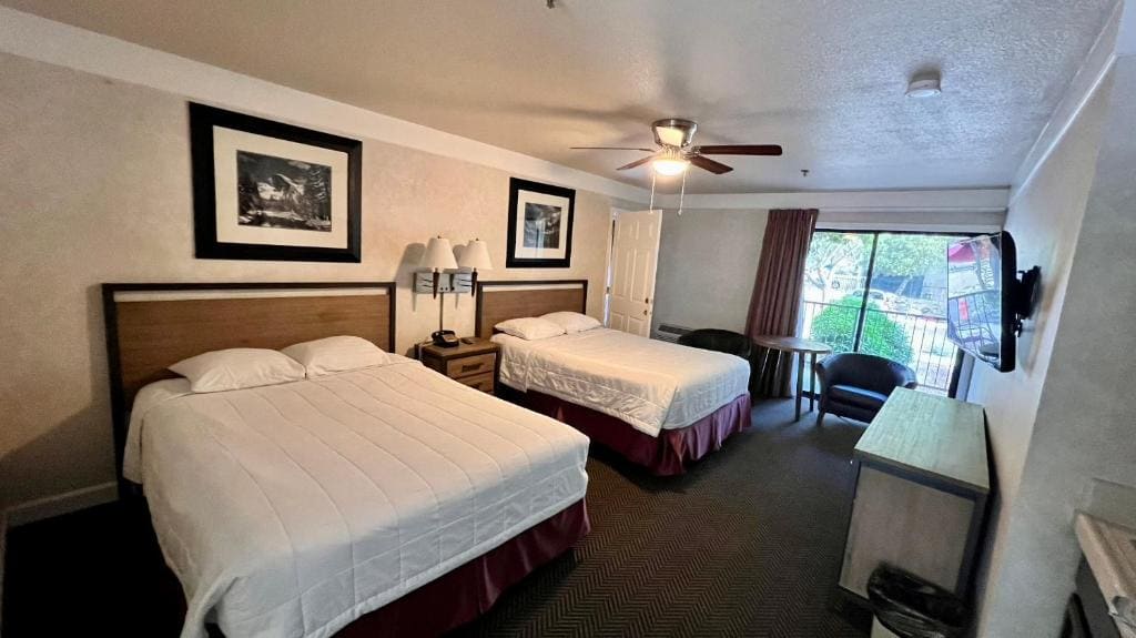 Queen Room with Two Queen Beds room - Image 2