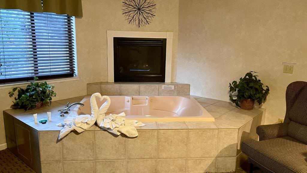 King Room with Spa Bath room - Image 3