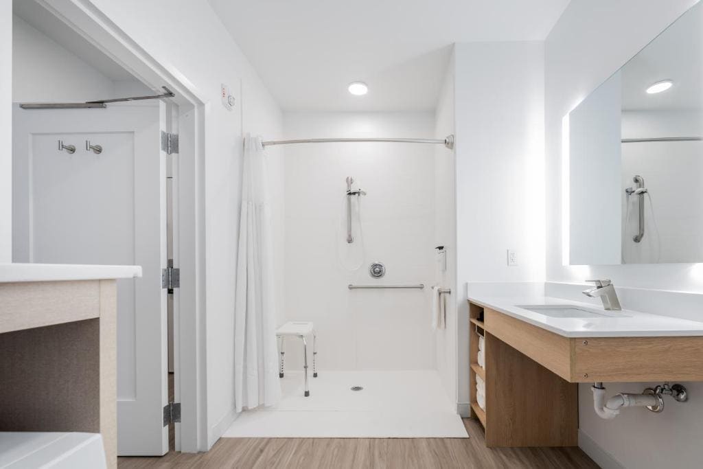 Queen Studio - Disability Access room - Image 2
