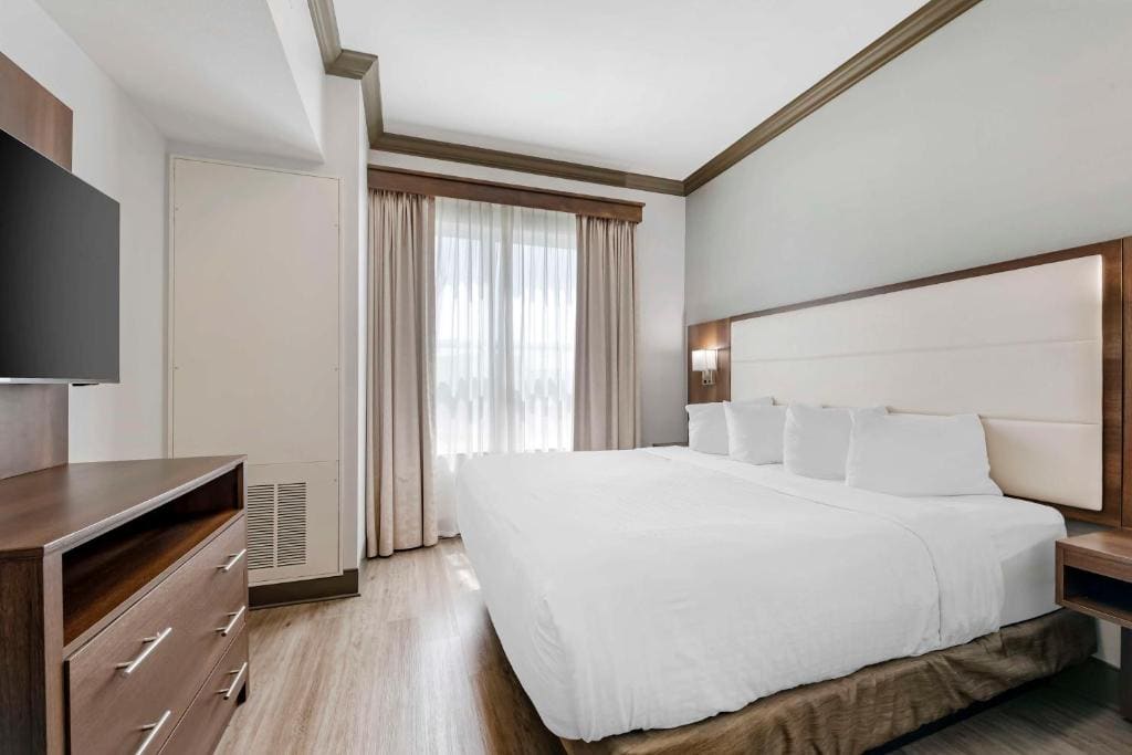 King Suite with Sofa Bed - Non-Smoking room - Image 1