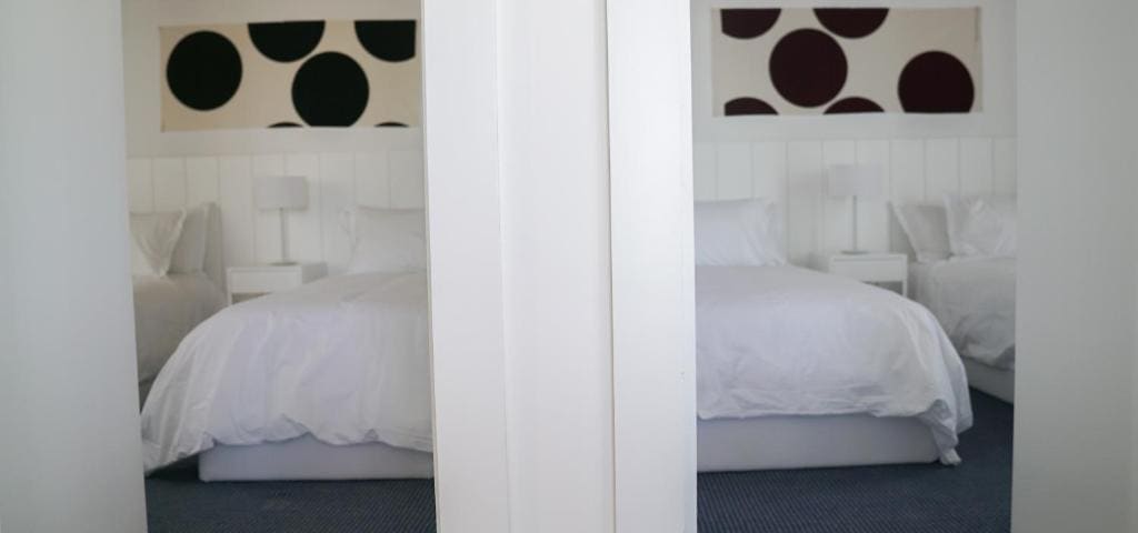 Three-Bedroom Apartment room - Image 2