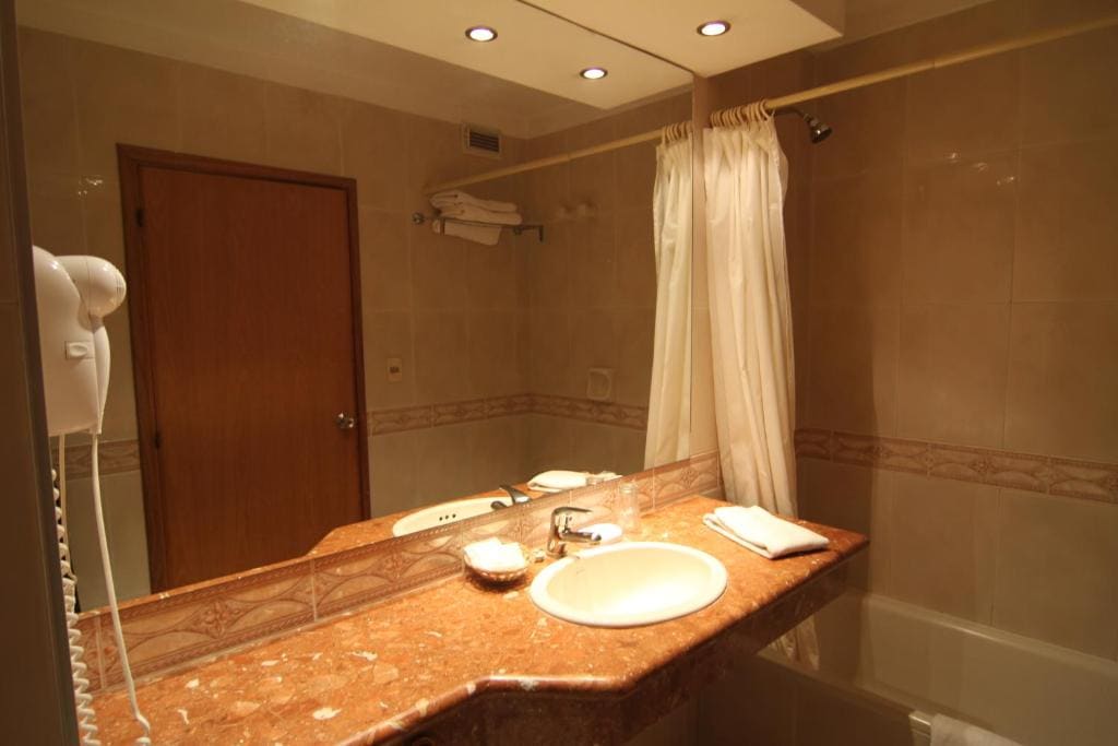 Twin Room room - Image 3