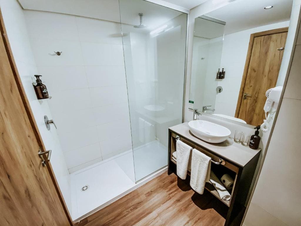 Triple Room with Lake View room - Image 2