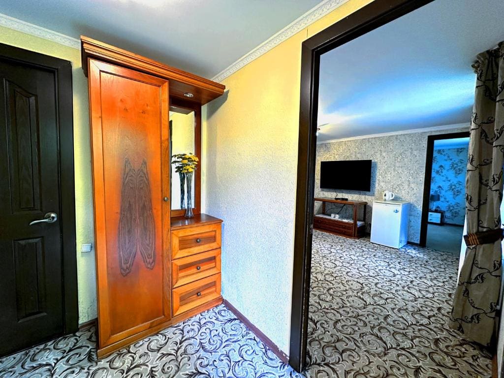 Two-Bedroom Chalet room - Image 2