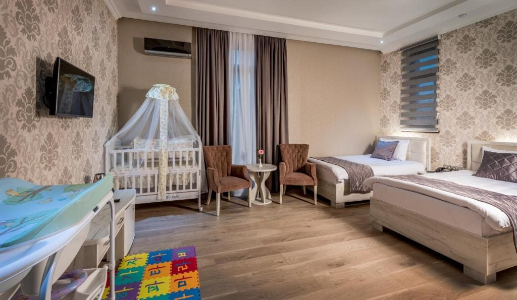 Superior Triple Room room - Image 2