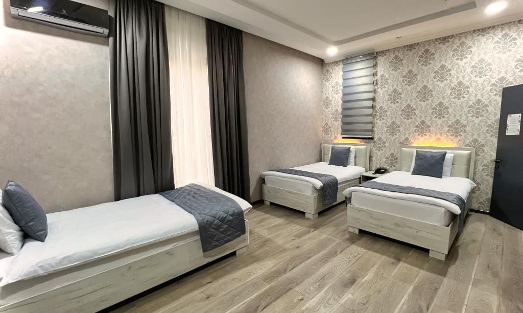 Superior Triple Room room - Image 1