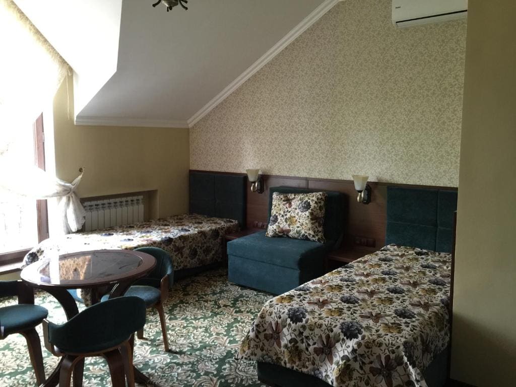 Comfort Triple Room room - Image 2