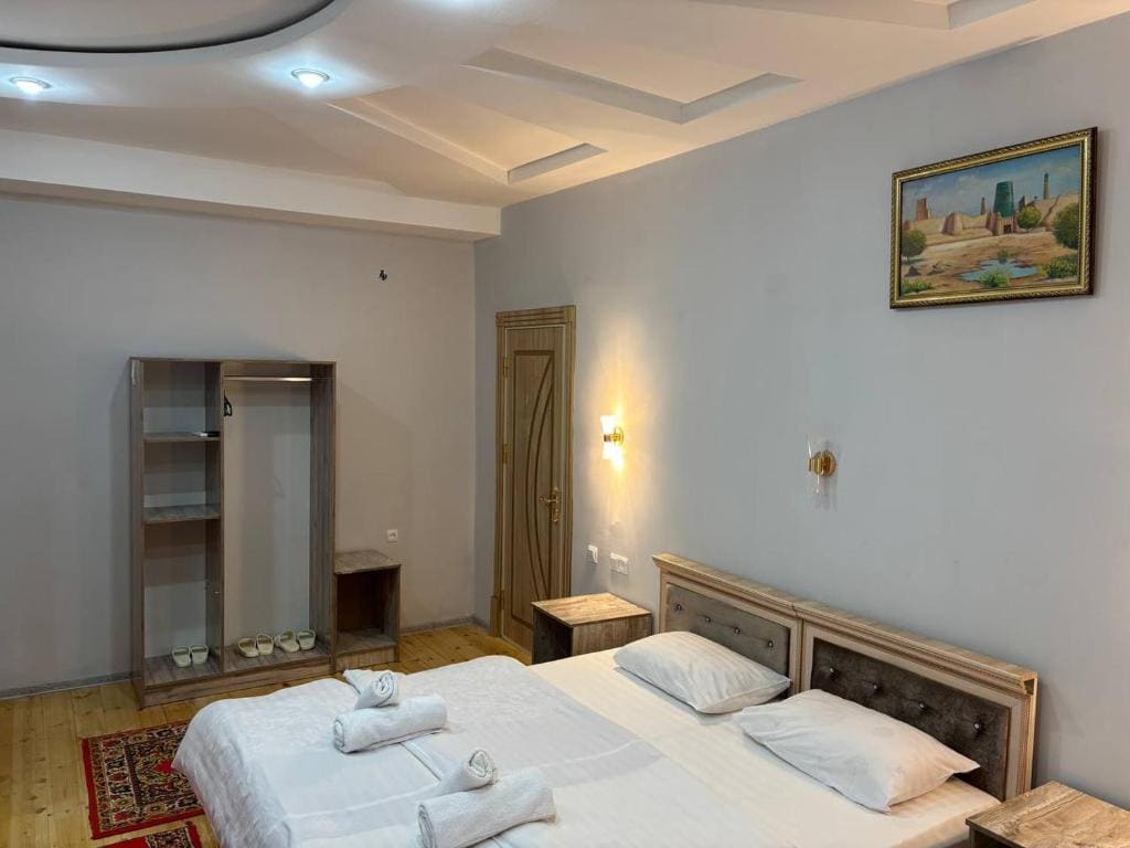 Superior Triple Room room - Image 1